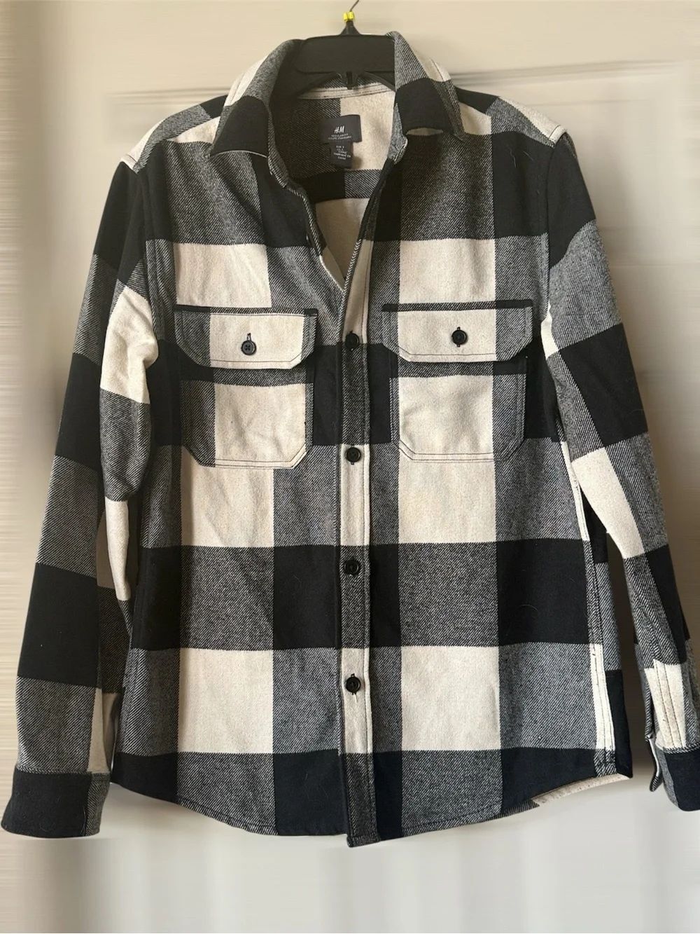 H&M Men’s Black & White Plaid Button-Up Shacket!